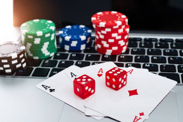 Live Koprok dealer at target77 casino table with multiple camera angles